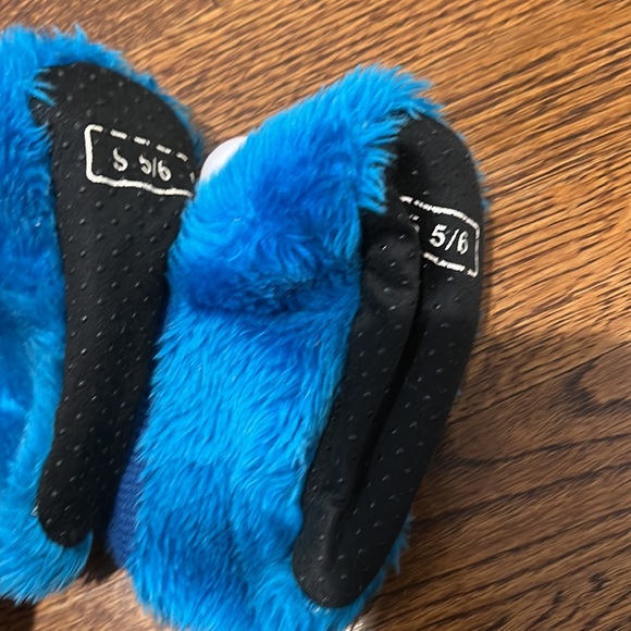Cookie Monster Slippers - Picture 3 of 3